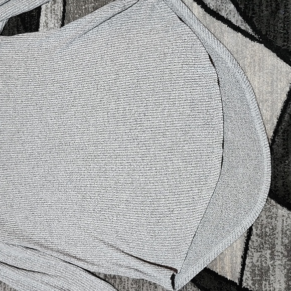 BKE GRAY RIBBED V-NECK DRAP-TAIL LONG-SLEEVED TOP - Picture 4 of 11